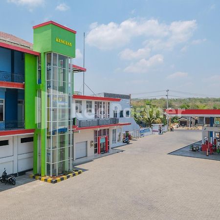 Grand Kencana Guesthouse Syariah Near Wisata Bahari Lamongan Paciran 외부 사진