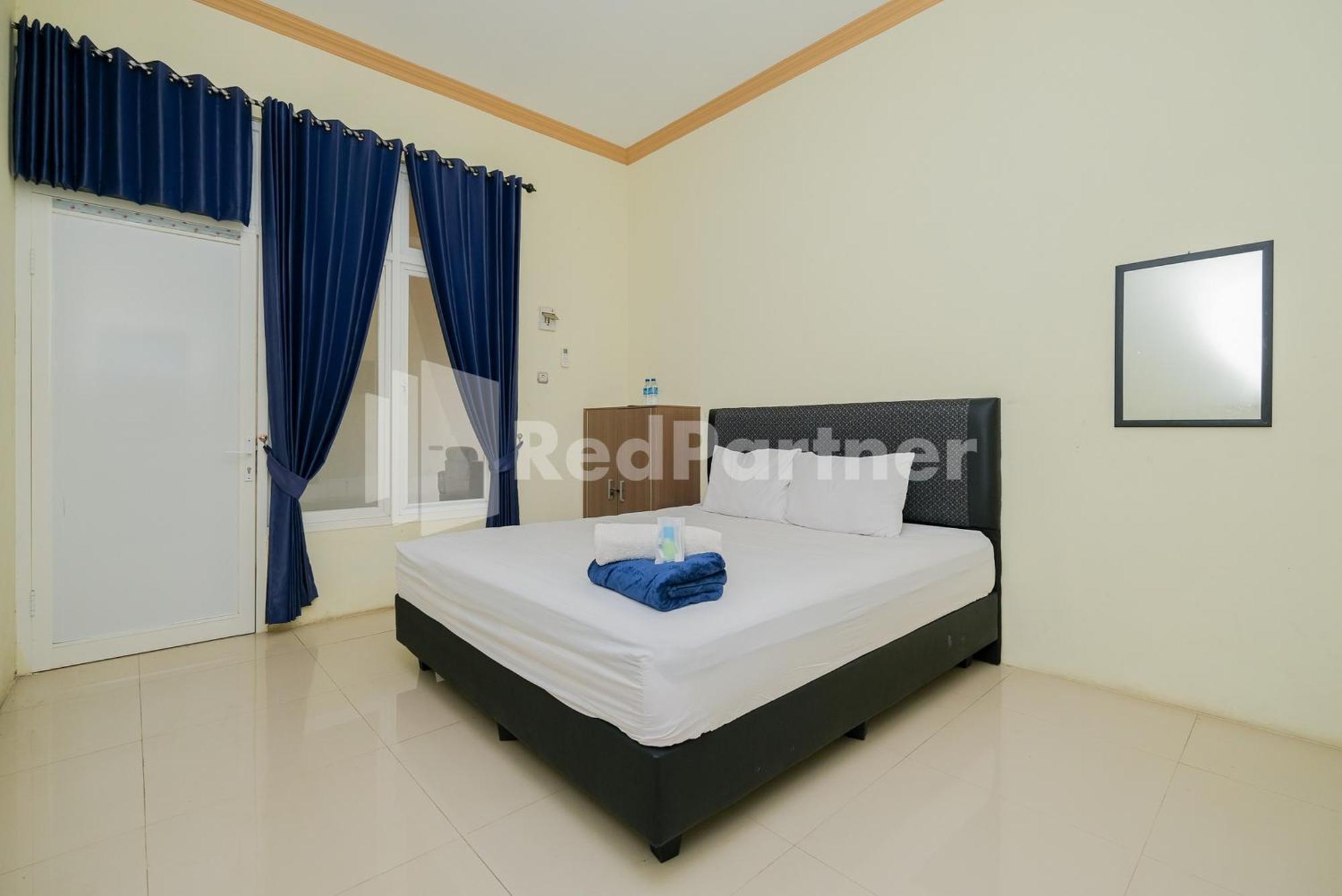 Grand Kencana Guesthouse Syariah Near Wisata Bahari Lamongan Paciran 외부 사진