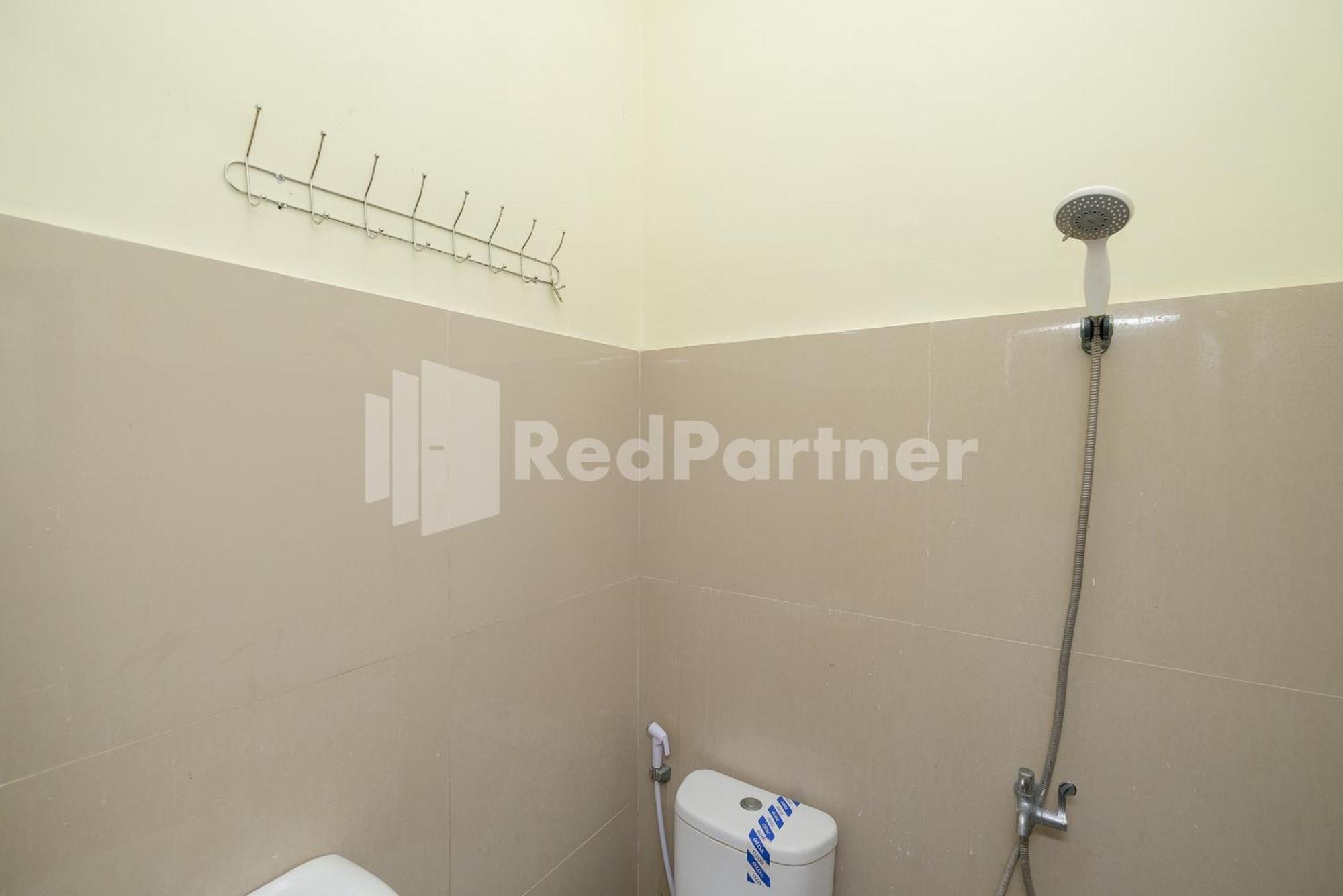 Grand Kencana Guesthouse Syariah Near Wisata Bahari Lamongan Paciran 외부 사진
