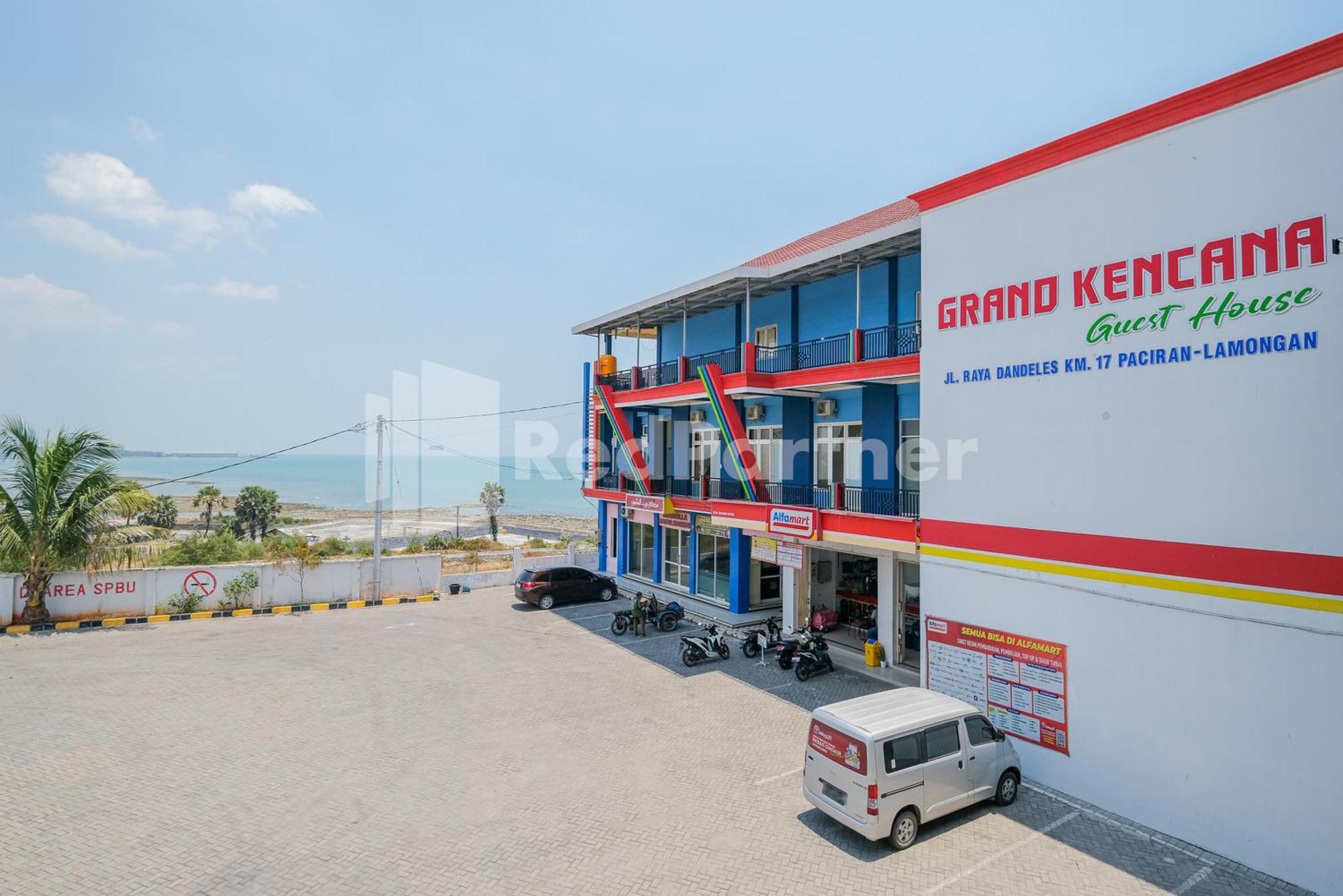 Grand Kencana Guesthouse Syariah Near Wisata Bahari Lamongan Paciran 외부 사진