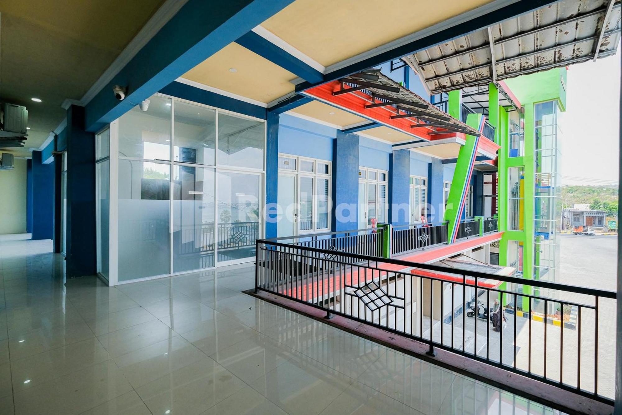 Grand Kencana Guesthouse Syariah Near Wisata Bahari Lamongan Paciran 외부 사진