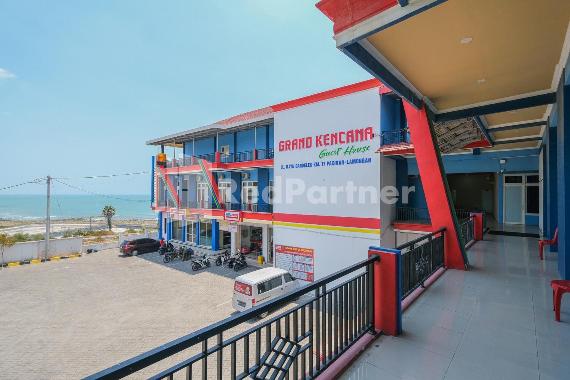Grand Kencana Guesthouse Syariah Near Wisata Bahari Lamongan Paciran 외부 사진
